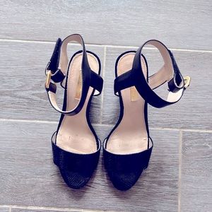 Women’s black shoes